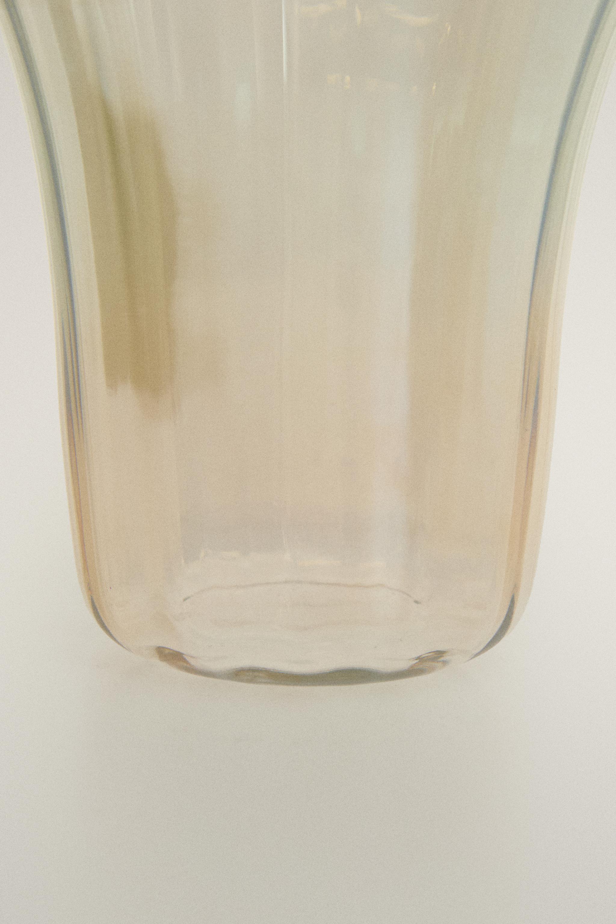 BELL-SHAPED GLASS TUMBLER